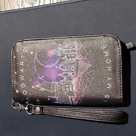 Bioworld Handbags - Harry Potter Hogwarts Is My Home Constellation Tech Wallet